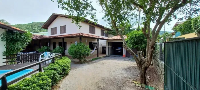 Cota imobiliária - Casa de alvenaria de dois pavimentos, com escritura pública, em servidã