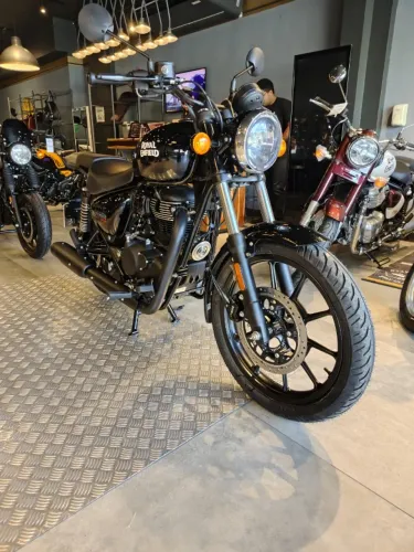 ROYAL ENFIELD METEOR 350 FIREBALL BLACK