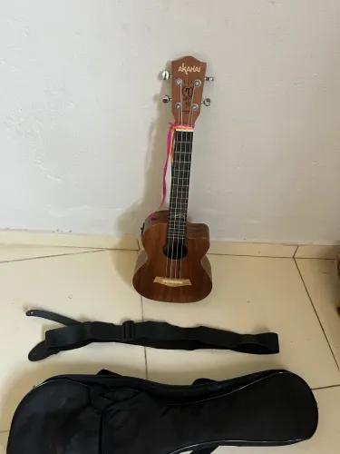 Ukulele elétrico Akahai