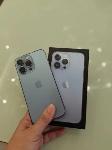 iPhone 13 Pro 128GB na cor Sierra Blue