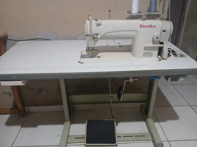 Vendo máquina reta industrial. Motor silencioso