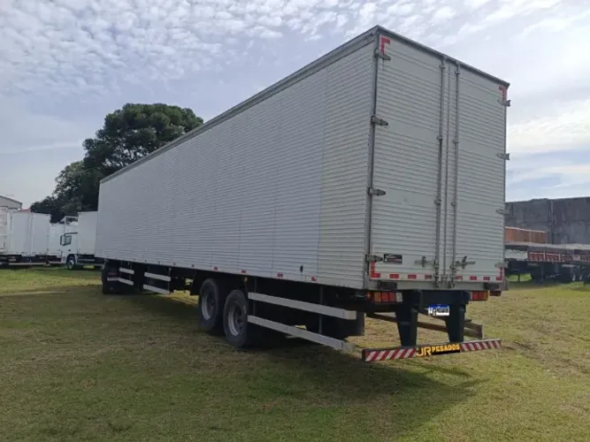 carreta baú 2 eixos ano 2003 lateira 30 paletes