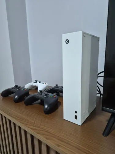 XBOX + 4 CONTROLES