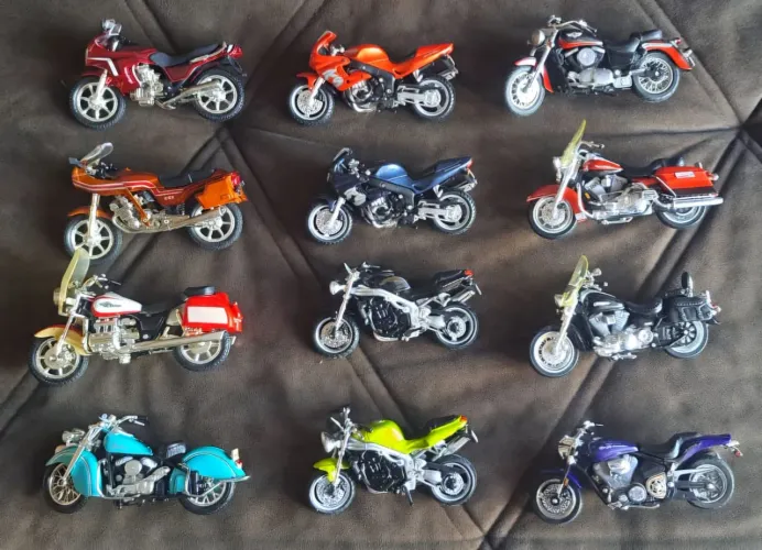 Miniatura Honda, Harley-Davidson, Triumph e outras kit com 12 escala 1:18
