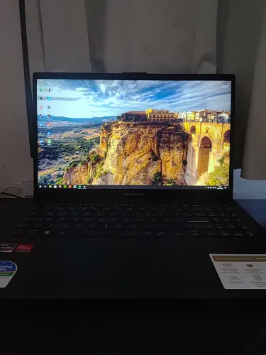 Nootebook asus vivobook go 14/15 Semi novo ótimo pra jogos, leve.