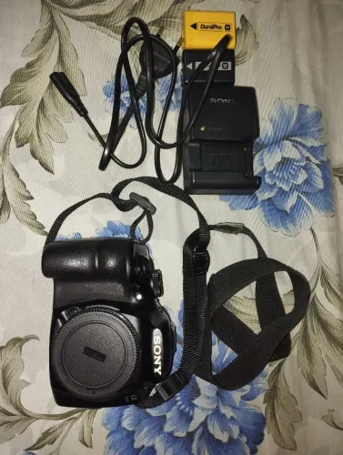 Corpo Sony A3000 + duas baterias + carregador