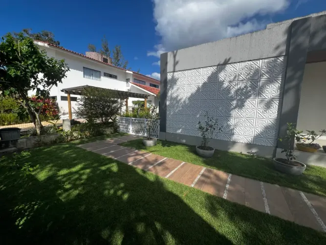 Casa mobiliada , com piscina, em condomínio três suítes, em Aldeia km 14