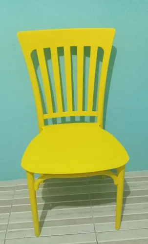 Cadeira Amarelo Forte