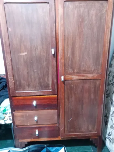 Guarda roupa antigo solteiro 02 portas e 03 gavetas