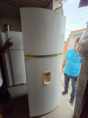 Geladeira Consul Biplex (480 litros),um modelo duplex com diapenser de água na porta