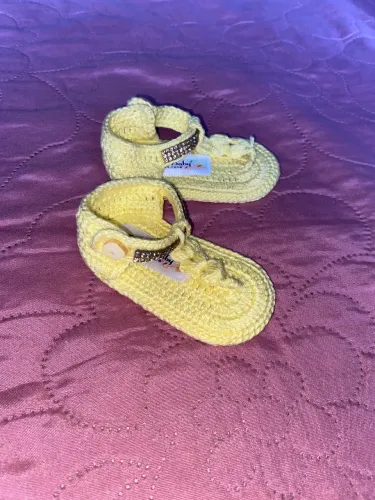 Sandália para bebê de crochê