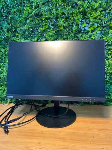 Monitor LCD  Lenovo thinkvision 21,5? 3x USB 2.0 1x USB 3.0 1x hdmi 1x do 1x VGA  