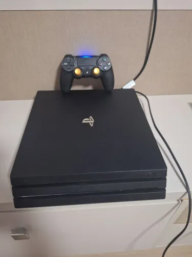PS4 Pro 1TB + Controle Original + Caixa - Excelente Estado