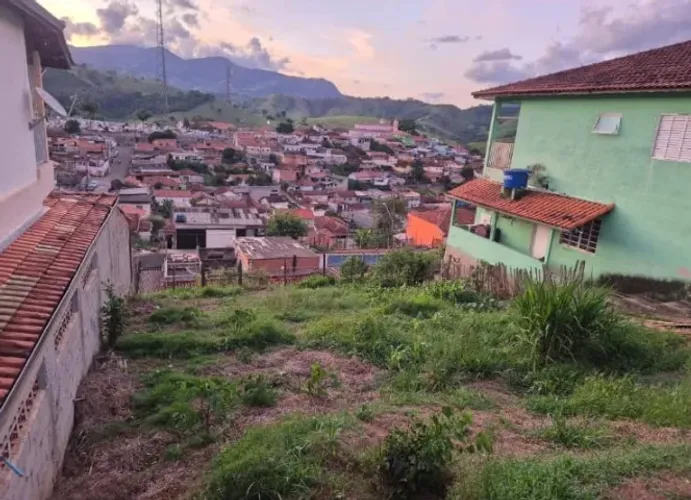 Terreno Urbano com 244m2