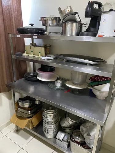 Mesa de aço inox 304 / com 4 prateleiras 