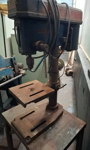Furadeira de Bancada Industrial Helmo Douat FB16EX - Motor WEG 1/2 CV - No Estado