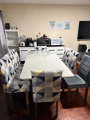 Vendo Mesa de Jantar 8 Cadeiras em perfeito estado com 1 ano e meio de uso