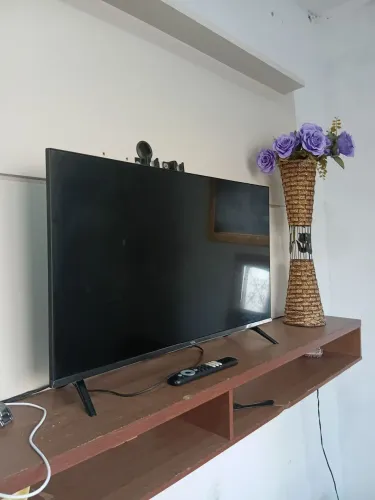 Vendo TV TCL nova no plástico 7 meses de uso