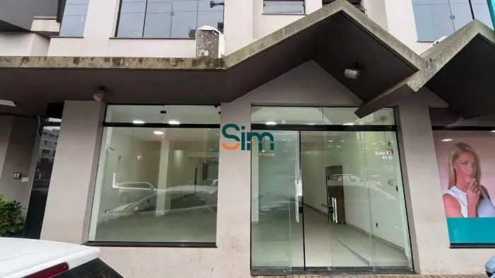 Sala Comercial Frente no Centro de Chapecó | 150m² | 2 Banheiros