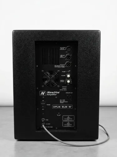 Subwoofer Grave 650w RMS New Vox Sub Opus 15 Ativo.A caixa Antera não acompanha esta venda