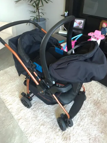 Vendo carrinho e bebê conforto Burigotto Rio K