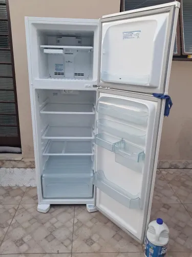 Geladeira frostfree conservada