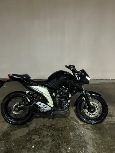 Vende-se moto fazer 250 abs