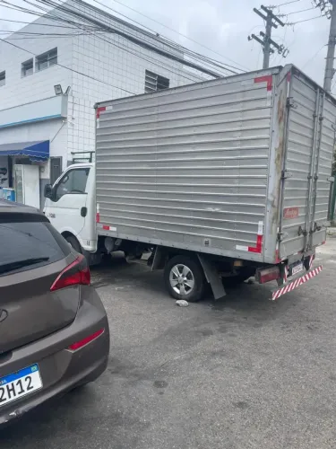 Caminhão completo com ar condicionado funcionando doc ok ( mas está com motor batido)
