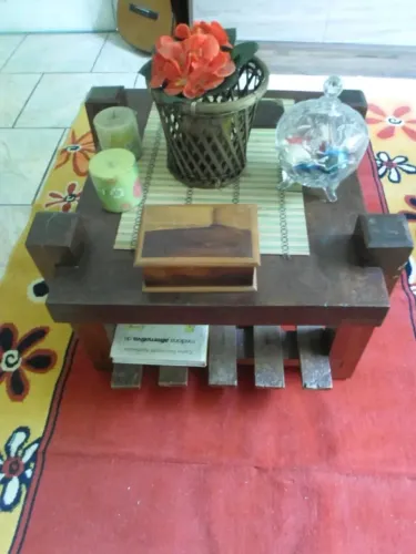 Vende-se Sofas 2 e 3 lugares,madeira do Embu das artes ,com almofadoes de zíper,lavável