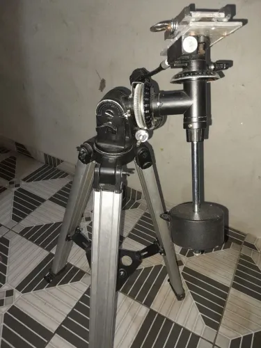 Base equatorial com motor RA