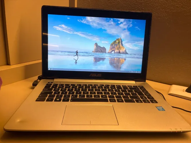 ASUS VivoBook 14 Core i5 (usado) com carregador