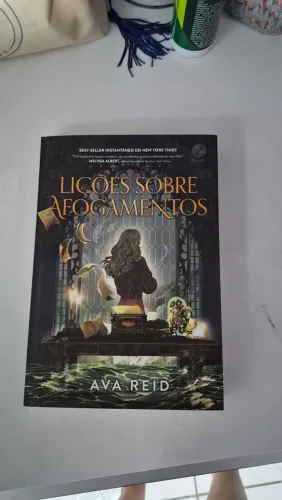 Livro de romance e fantasia 