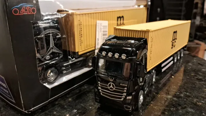 Miniatura caminhão carreta escala 1/50