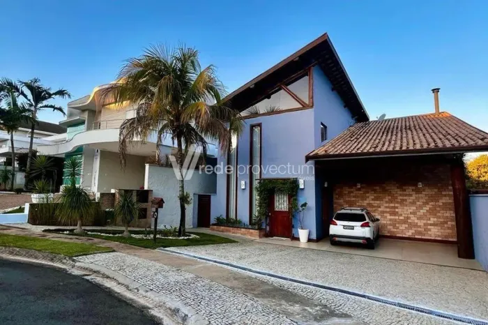 Lindo sobrado no Condominio Resedás