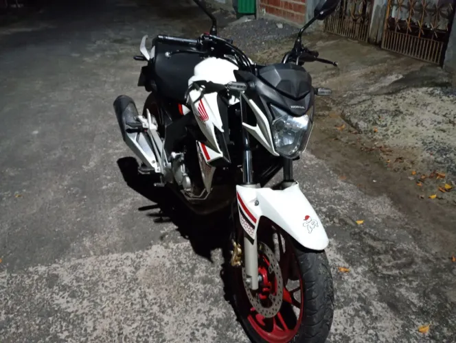 Moto zera pra vender logo
