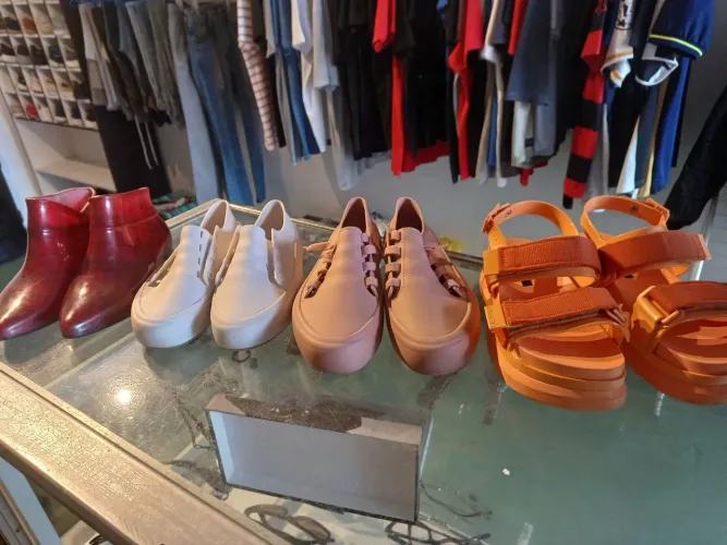 Lote de melissas e botas