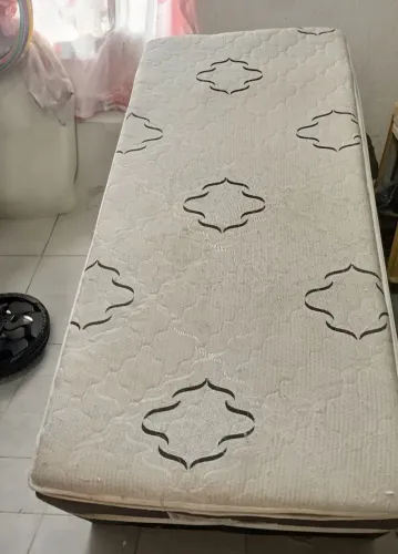 Vende-se Cama box solteiro 