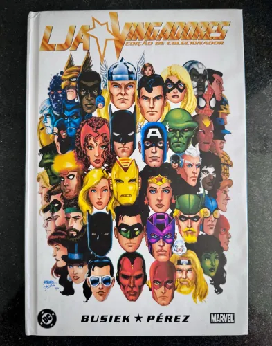 HQ Vingadores VS Liga da Justiça (LJA) - Capa Dura / Marvel e DC