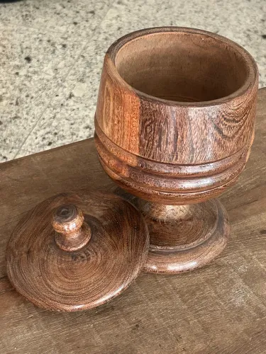 Peça decorativa em madeira maciça