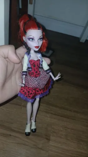 NAO COMPRAR Operetta monster high (APENAS TROCO pela a draculaura 1600 g3