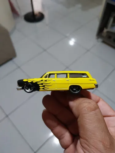 Maisto 1962 Chevrolet Biscayne Wagon borrachudo