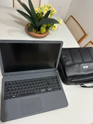 Notebook Samsung Essentials 15.6" Full HD - Core i3 | 1TB HD | 4GB RAM + Bolsa de Brinde