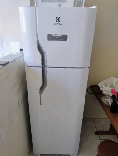 Geladeira refrigerador 310 litros Eletrolux