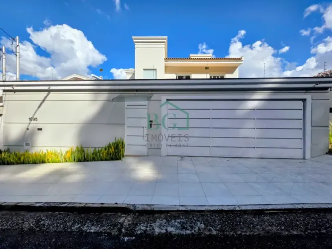 Excelente casa á venda no bairro Jardim dos Estados em Poços de Caldas MG.