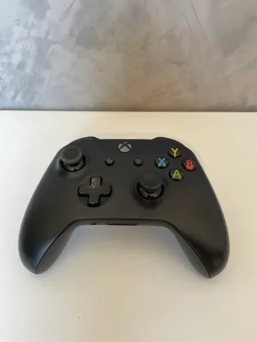 Controle Xbox One c/ entrada P2
