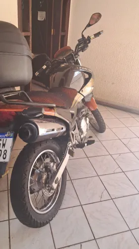 Falcon 400 vende-se