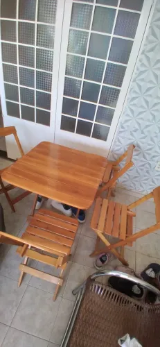 Mesa Dobrável + 4 Cadeiras Madeira Maciça - Compacta, Resistente e Estilo Rústico!