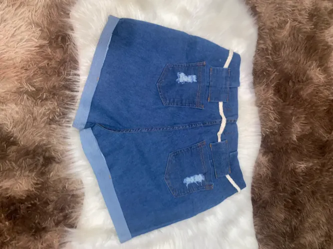 VENDO SHORT COM ETIQUETA AINDA