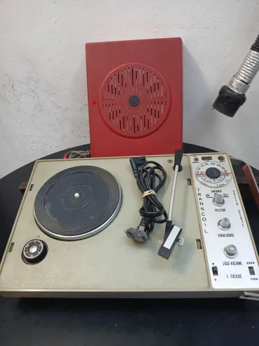 Toca disco, vitrola transcoil funcionando 