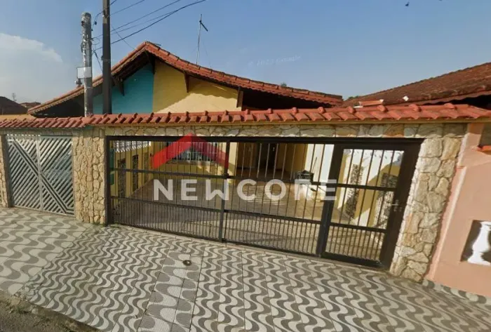 Casa em Rua Santa Terezinha - Caiçara - Praia Grande/SP